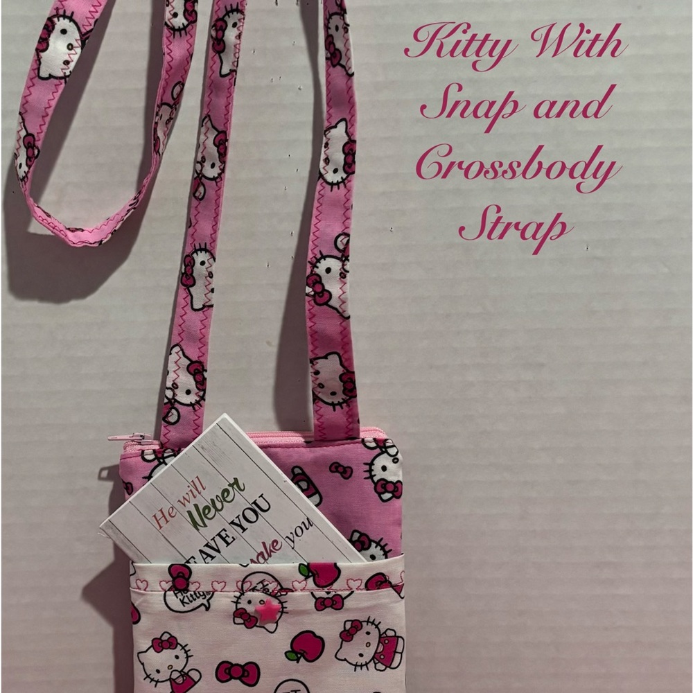 LOVE THAT HELLO KITTY APPLES QUILTED TOTE & CROSSBODY PHONE POUCH - Picture 7 of 7
